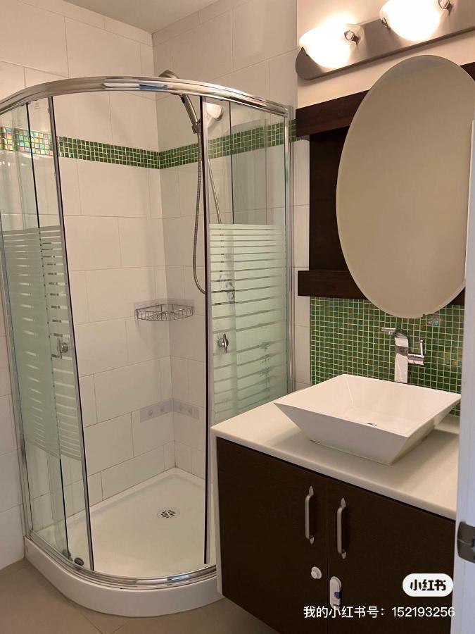 Spacious And Bright Large Suite With Separate Bathroom ริชมอนด์ ภายนอก รูปภาพ