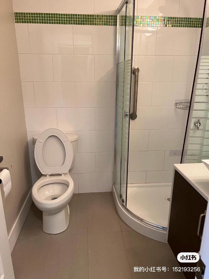 Spacious And Bright Large Suite With Separate Bathroom ริชมอนด์ ภายนอก รูปภาพ